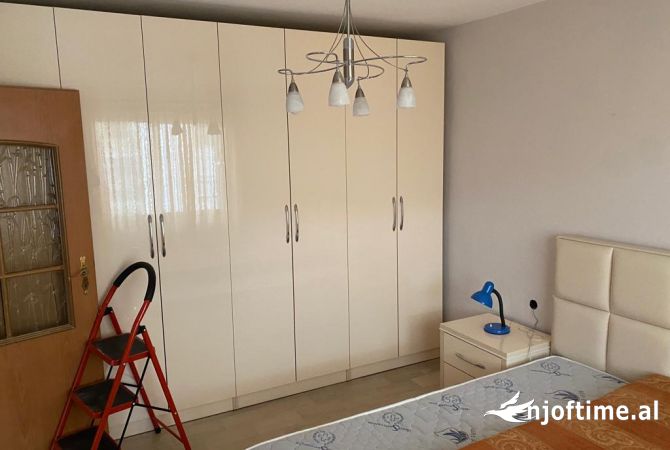 Shtepi me qera Apartament ne Tirane, 1+1, Mobilimi E mobiluar, Pagesa 370  Euro.
