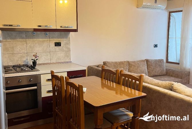 Shtepi me qera Apartament ne Tirane, 1+1, Mobilimi E mobiluar, Pagesa 500  Euro.