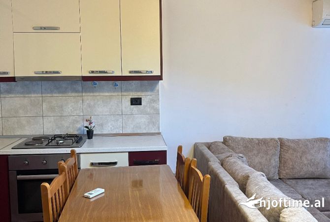 Shtepi me qera Apartament ne Tirane, 1+1, Mobilimi E mobiluar, Pagesa 500  Euro.
