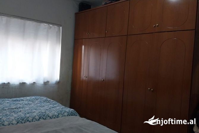 Shtepi me qera Apartament ne Tirane, 2+1, Mobilimi E mobiluar, Pagesa 550  Euro.