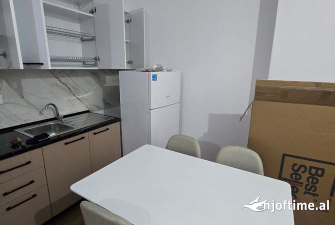 Shtepi me qera Apartament ne Tirane, 1+1, Mobilimi E mobiluar, Pagesa 400  Euro.