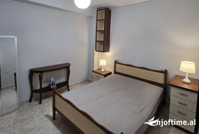 Shtepi me qera Apartament ne Tirane, 1+1, Mobilimi E mobiluar, Pagesa 420  Euro.