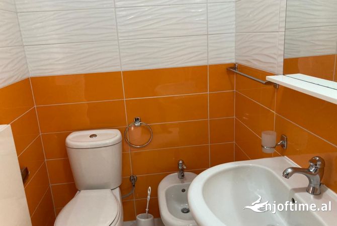 Shtepi me qera Apartament ne Tirane, 2+1, Mobilimi E mobiluar, Pagesa 670  Euro.
