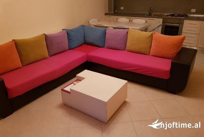 Shtepi me qera Apartament ne Tirane, 2+1, Mobilimi E mobiluar, Pagesa 670  Euro.