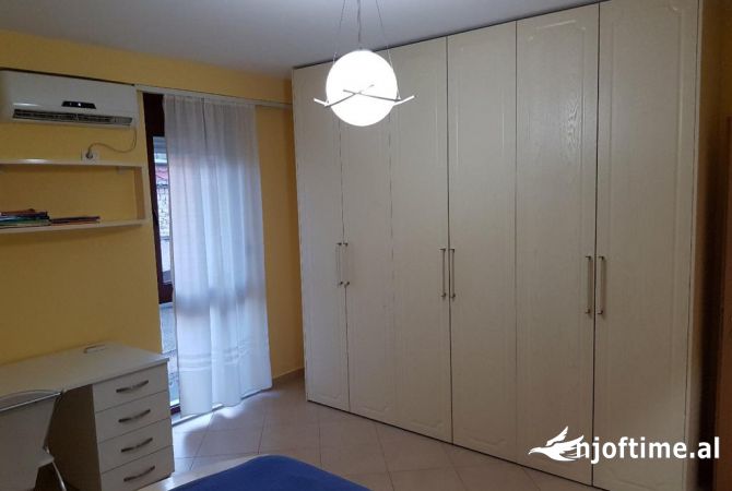 Shtepi me qera Apartament ne Tirane, 2+1, Mobilimi E mobiluar, Pagesa 670  Euro.