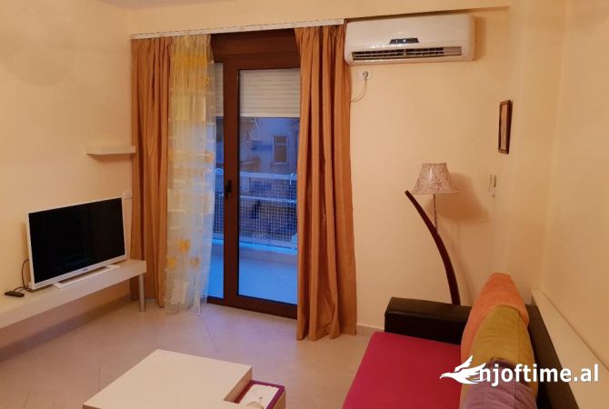 Shtepi me qera Apartament ne Tirane, 2+1, Mobilimi E mobiluar, Pagesa 670  Euro.