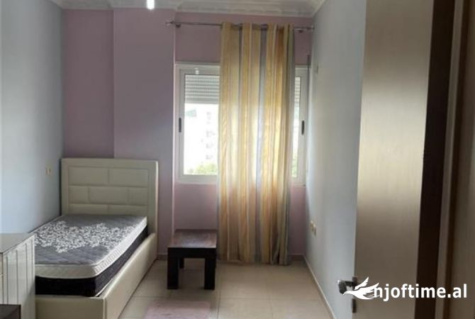 Shtepi me qera Apartament ne Tirane, 2+1, Mobilimi E mobiluar, Pagesa 350  Euro.