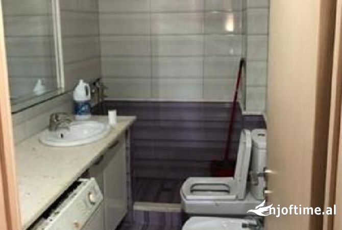 Shtepi me qera Apartament ne Tirane, 2+1, Mobilimi E mobiluar, Pagesa 350  Euro.