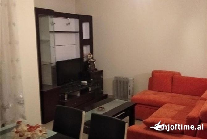 Shtepi me qera Apartament ne Tirane, 2+1, Mobilimi E mobiluar, Pagesa 500  Euro.