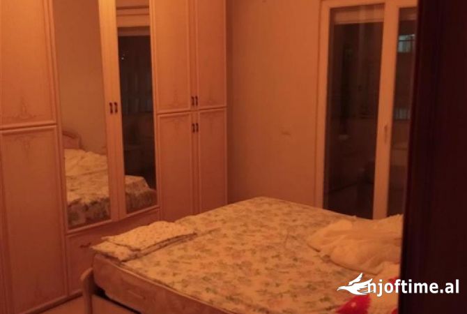 Shtepi me qera Apartament ne Tirane, 2+1, Mobilimi E mobiluar, Pagesa 500  Euro.