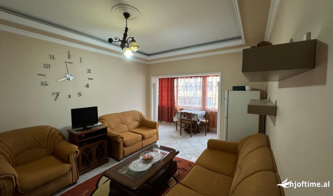 Shtepi me qera Apartament ne Tirane, 1+1, Mobilimi E mobiluar, Pagesa 500  Euro.
