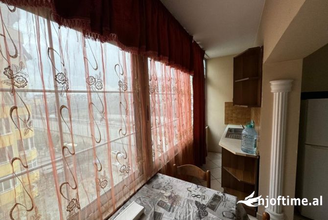 Shtepi me qera Apartament ne Tirane, 1+1, Mobilimi E mobiluar, Pagesa 500  Euro.