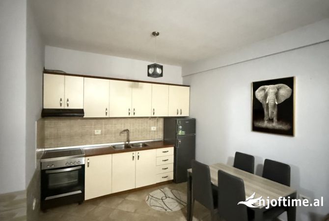 Shtepi me qera Apartament ne Tirane, 1+1, Mobilimi E mobiluar, Pagesa 450  Euro.