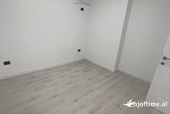 Ambient biznesi me qera 3+1 ne Tirane - 1,000 Euro