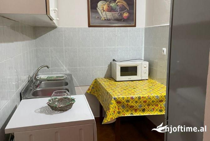 Shtepi me qera Apartament ne Tirane, 2+1, Mobilimi E mobiluar, Pagesa 600  Euro.