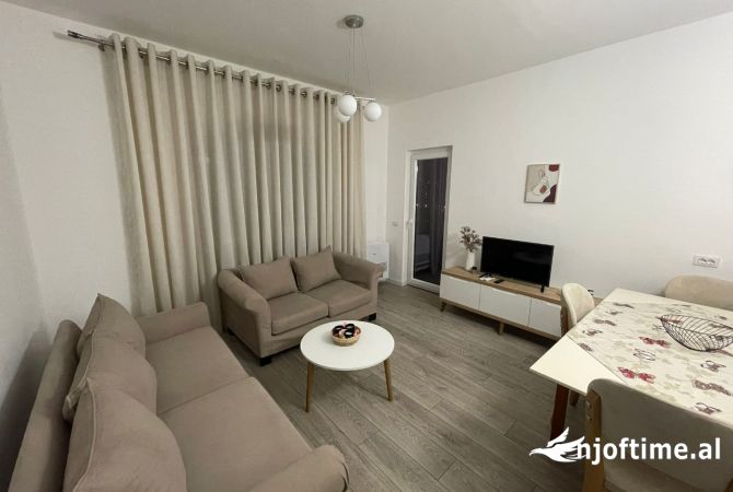 Shtepi me qera Apartament ne Tirane, 1+1, Mobilimi E mobiluar, Pagesa 500  Euro.
