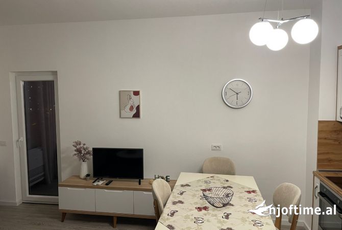 Shtepi me qera Apartament ne Tirane, 1+1, Mobilimi E mobiluar, Pagesa 500  Euro.