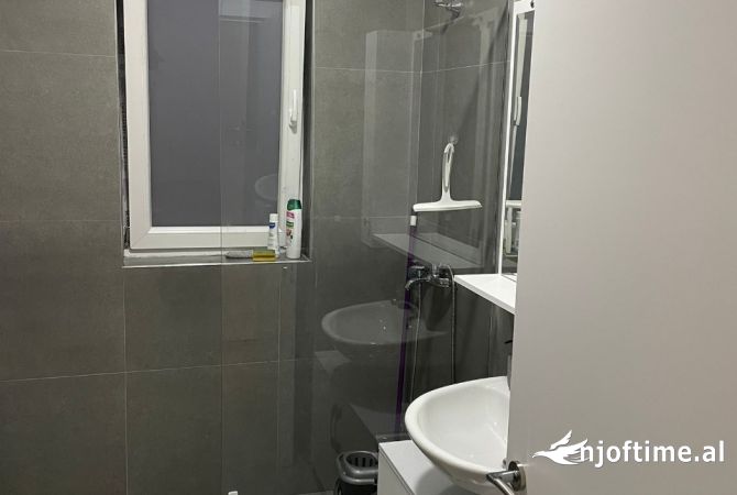 Shtepi me qera Apartament ne Tirane, 1+1, Mobilimi E mobiluar, Pagesa 500  Euro.