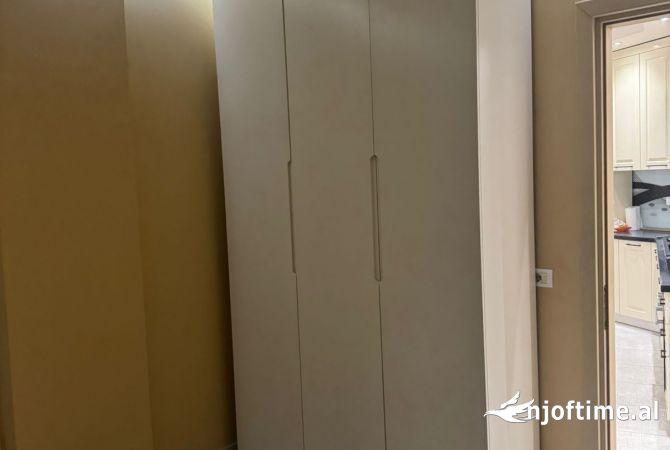 Shtepi me qera Apartament ne Tirane, 2+1, Mobilimi E mobiluar, Pagesa 550  Euro.