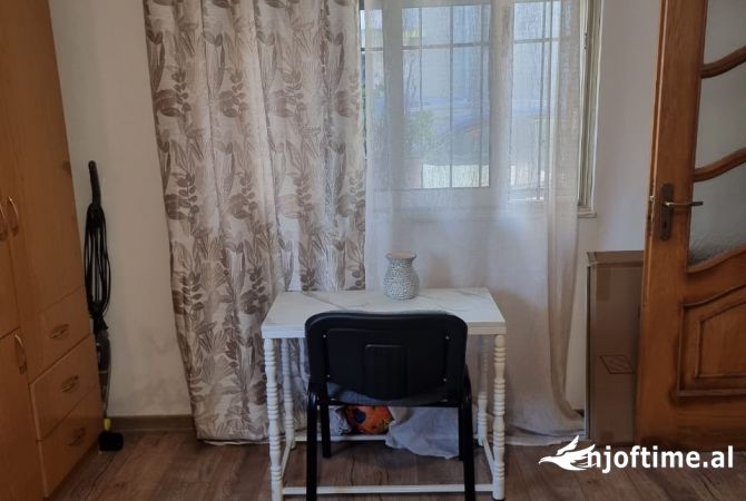 Shtepi me qera Shtepi Private ne Tirane, 1+1, Mobilimi E mobiluar, Pagesa 380  Euro.