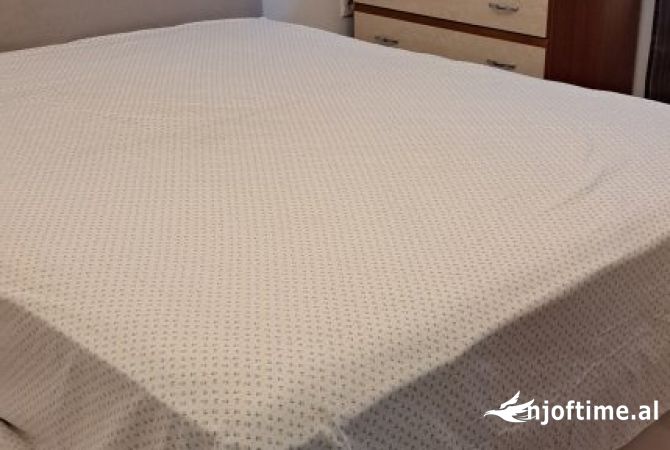 Shtepi me qera Apartament ne Tirane, 2+1, Mobilimi E mobiluar, Pagesa 450  Euro.