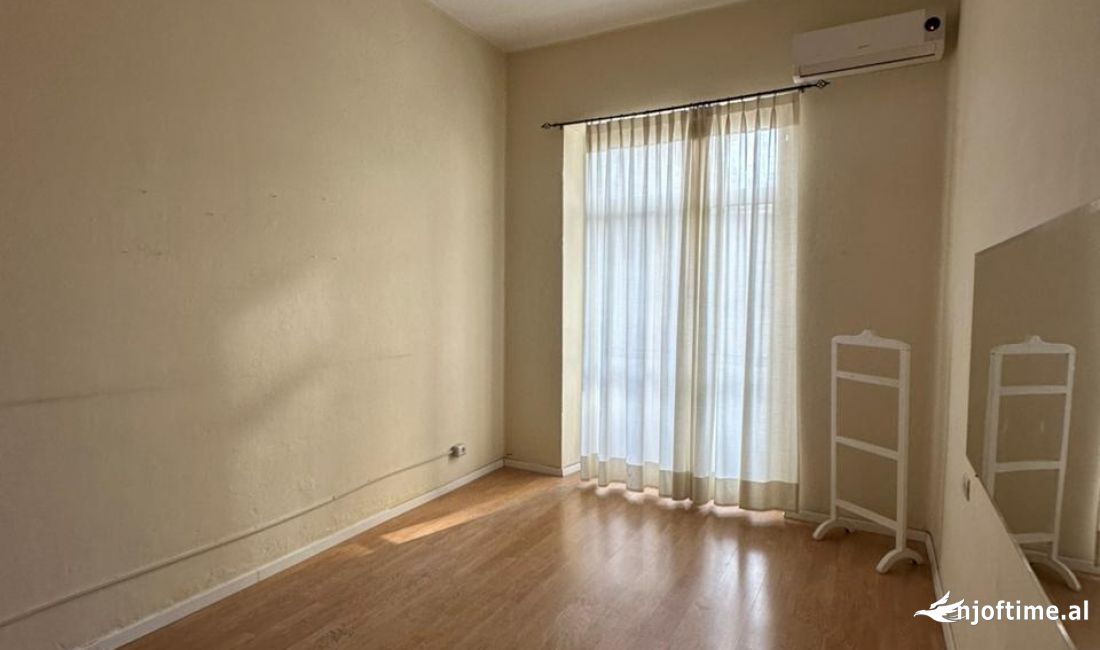 Shtepi me qera Apartament ne Tirane, 2+1, Mobilimi E mobiluar, Pagesa 600  Euro.
