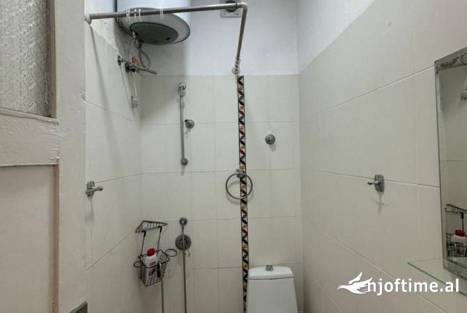 Shtepi me qera Apartament ne Tirane, 2+1, Mobilimi E mobiluar, Pagesa 600  Euro.