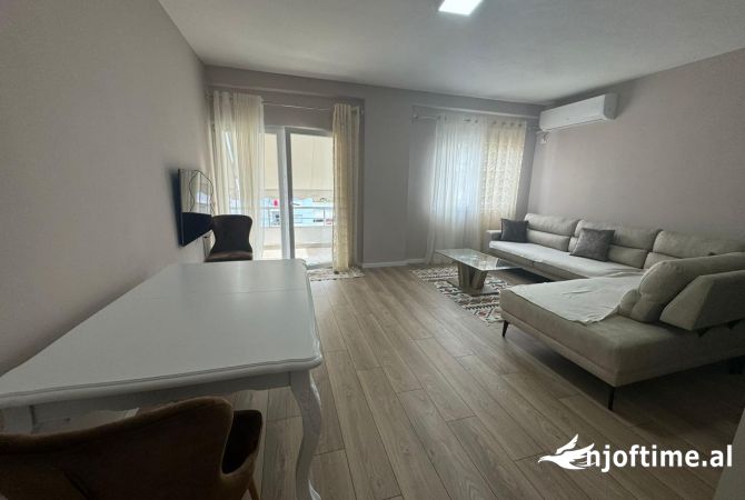 Shtepi me qera Apartament ne Tirane, 2+1, Mobilimi E mobiluar, Pagesa 500  Euro.