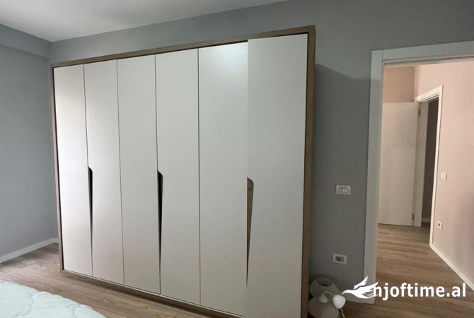 Shtepi me qera Apartament ne Tirane, 2+1, Mobilimi E mobiluar, Pagesa 500  Euro.