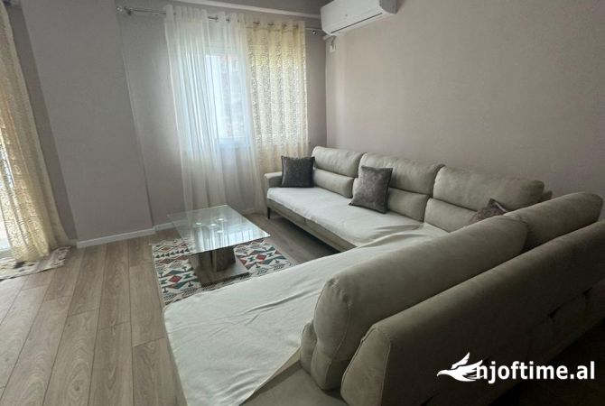 Shtepi me qera Apartament ne Tirane, 2+1, Mobilimi E mobiluar, Pagesa 500  Euro.