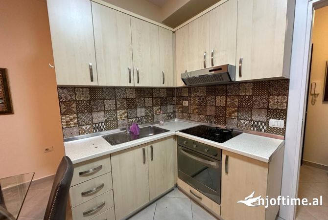 Shtepi me qera Apartament ne Tirane, 2+1, Mobilimi E mobiluar, Pagesa 550  Euro.