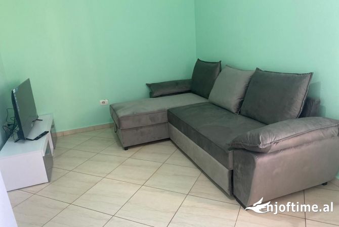 Shtepi me qera Apartament ne Tirane, 2+1, Mobilimi E mobiluar, Pagesa 400  Euro.