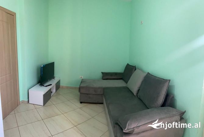Shtepi me qera Apartament ne Tirane, 2+1, Mobilimi E mobiluar, Pagesa 400  Euro.