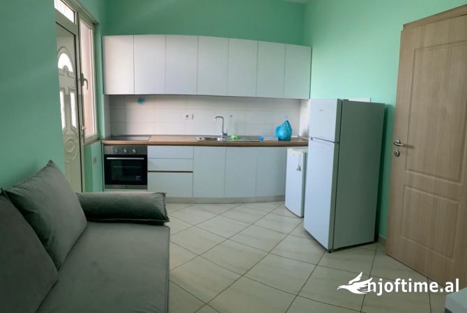 Shtepi me qera Apartament ne Tirane, 2+1, Mobilimi E mobiluar, Pagesa 400  Euro.