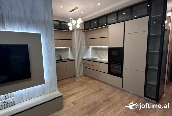 Shtepi me qera Apartament ne Tirane, 2+1, Mobilimi E mobiluar, Pagesa 1,300  Euro.