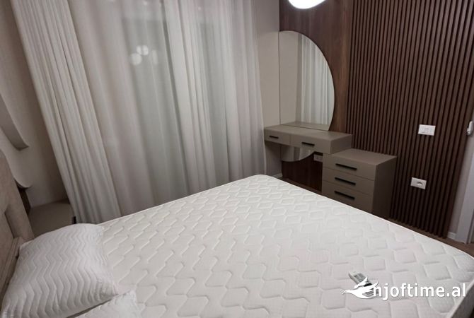 Shtepi me qera Apartament ne Tirane, 2+1, Mobilimi E mobiluar, Pagesa 1,300  Euro.