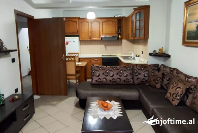 Shtepi me qera Apartament ne Tirane, 2+1, Mobilimi E mobiluar, Pagesa 450  Euro.