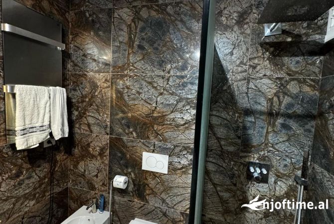 Shtepi ne shitje Apartament ne Tirane, 3+1, Mobilimi E mobiluar, Pagesa 185,000  Euro.