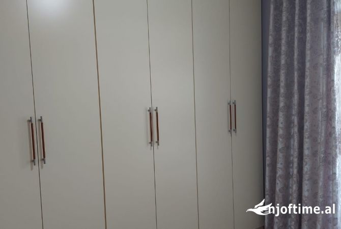 Shtepi me qera Apartament ne Tirane, 1+1, Mobilimi E mobiluar, Pagesa 450  Euro.