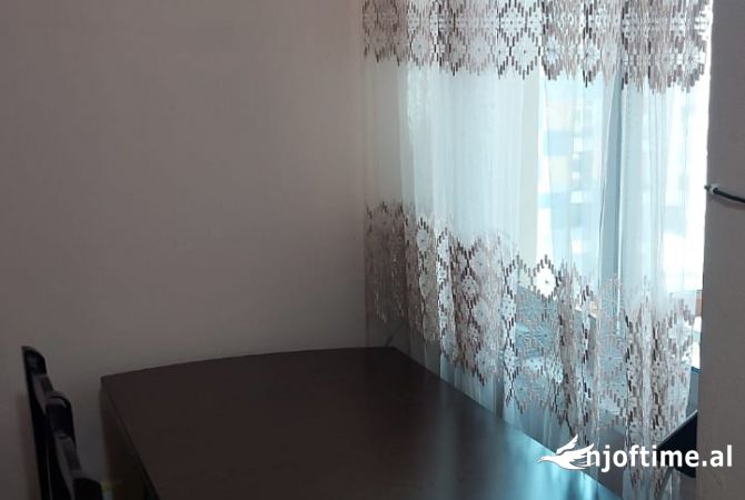Shtepi me qera Apartament ne Tirane, 1+1, Mobilimi E mobiluar, Pagesa 450  Euro.