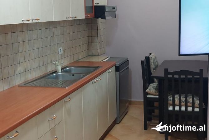 Shtepi me qera Apartament ne Tirane, 1+1, Mobilimi E mobiluar, Pagesa 450  Euro.