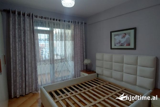 Shtepi me qera Apartament ne Tirane, 1+1, Mobilimi E mobiluar, Pagesa 450  Euro.