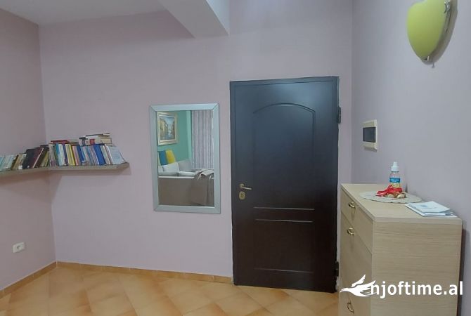 Shtepi me qera Apartament ne Tirane, 1+1, Mobilimi E mobiluar, Pagesa 450  Euro.