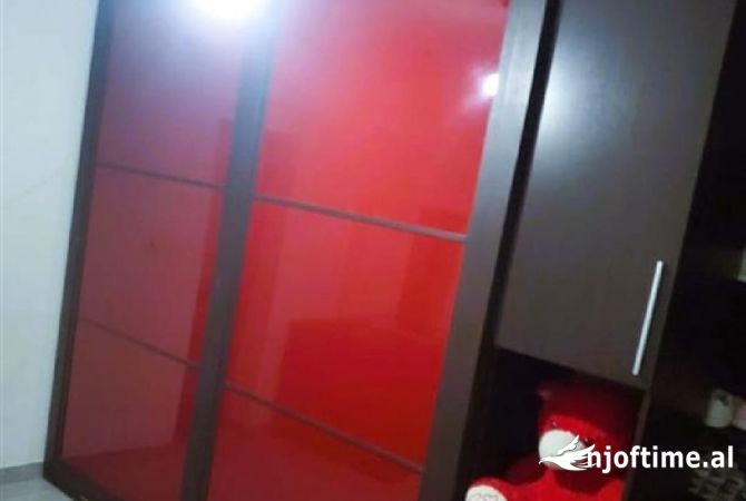 Shtepi ne shitje Apartament ne Tirane, 1+1, Mobilimi E mobiluar, Pagesa 68,000  Euro.