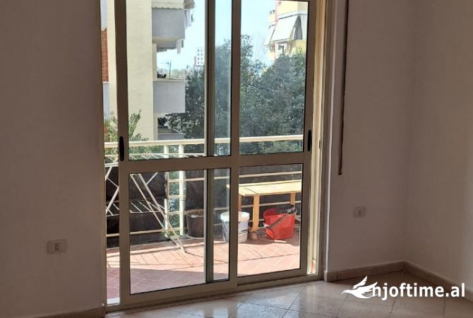 Shtepi me qera 2+1 ne Tirane - 470 Euro