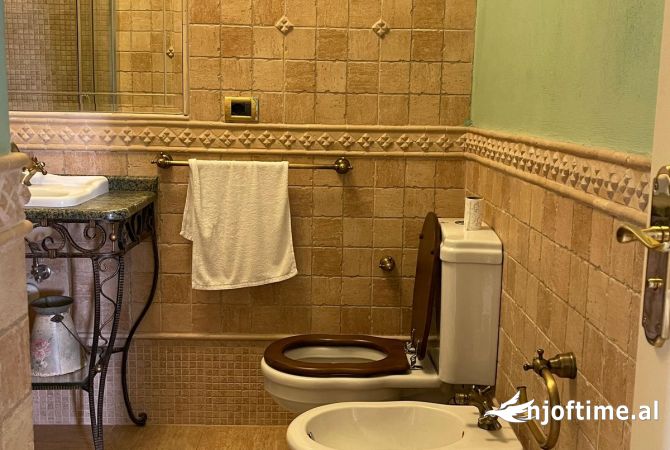 Shtepi me qera Apartament ne Tirane, 2+1, Mobilimi E mobiluar, Pagesa 500  Euro.