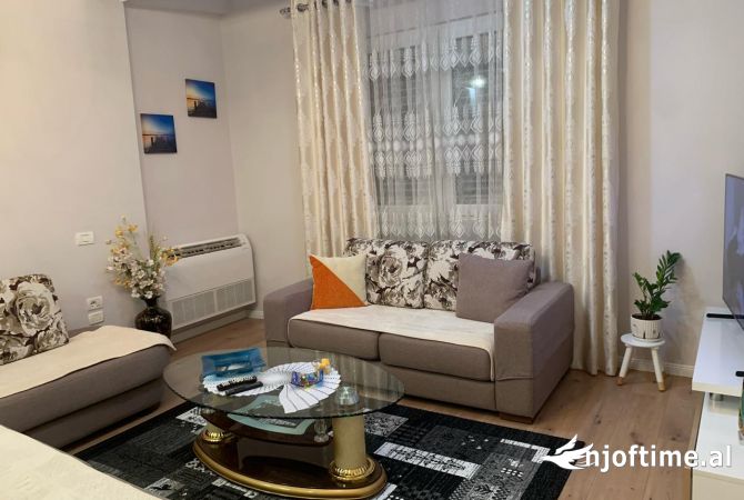 Shtepi me qera Apartament ne Tirane, 3+1, Mobilimi E mobiluar, Pagesa 800  Euro.