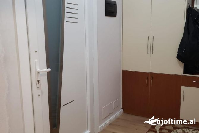 Shtepi me qera Apartament ne Tirane, 3+1, Mobilimi E mobiluar, Pagesa 800  Euro.