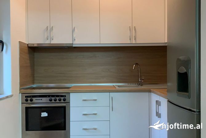 Shtepi me qera Apartament ne Tirane, 3+1, Mobilimi E mobiluar, Pagesa 700  Euro.