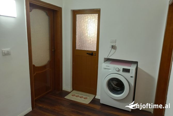 Shtepi me qera Apartament ne Tirane, 2+1, Mobilimi E mobiluar, Pagesa 500  Euro.